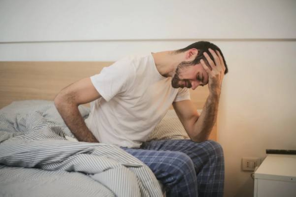 عاجل مختصون لـ ”اليوم“: صداع الصباح ونوبات الصرع المفاجئة إنذار مبكر لأورام الدماغ 