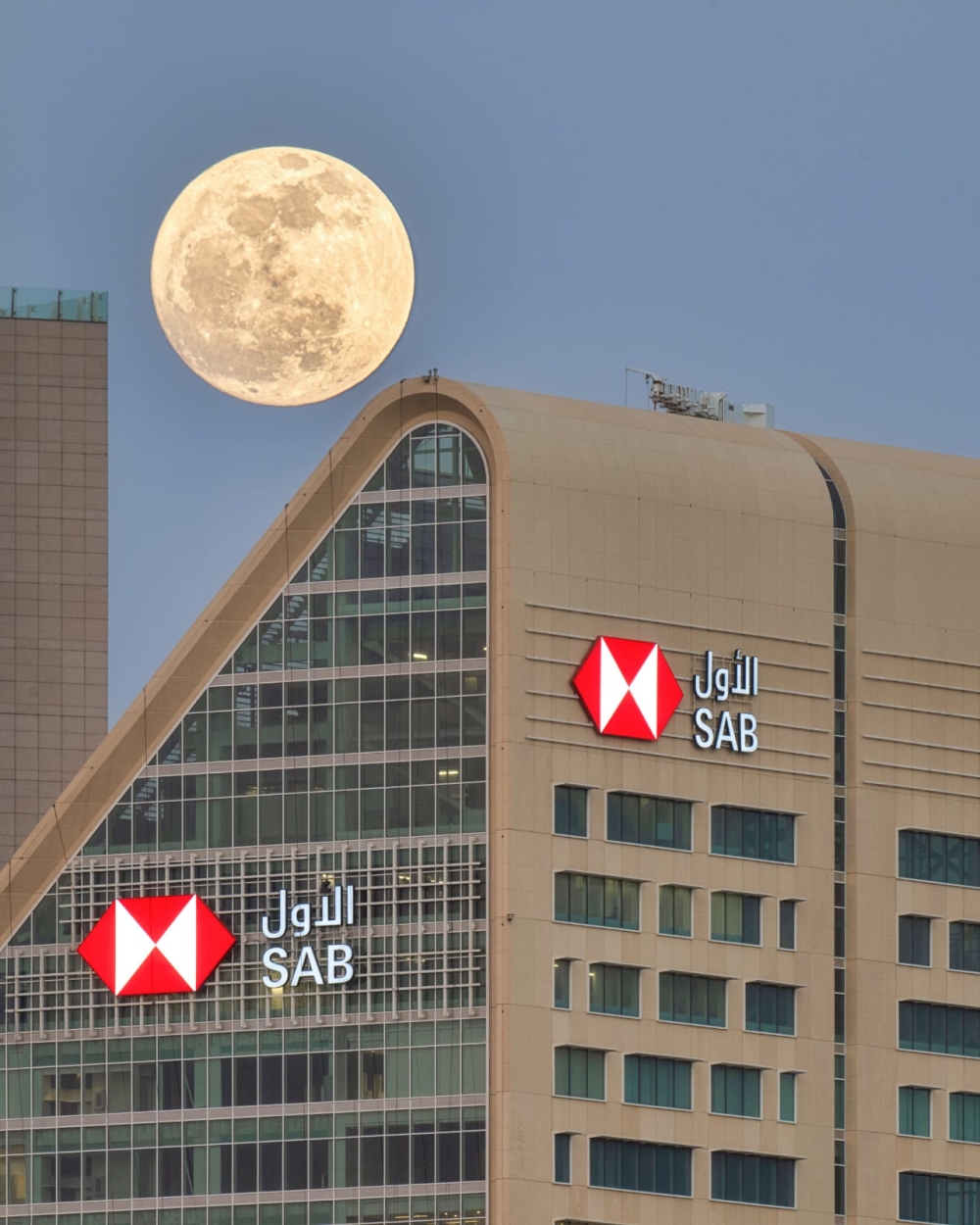البنك الأول يكمل شراء 5.7 مليون سهم بـ196.4 مليون ريال