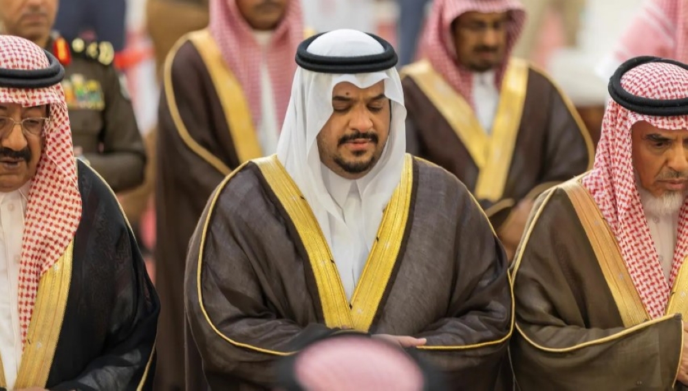 نائب أمير الرياض يؤدي صلاة الميت على الأميرة سارة بنت عبدالمحسن بن إبراهيم بن مشاري آل سعود - واس 