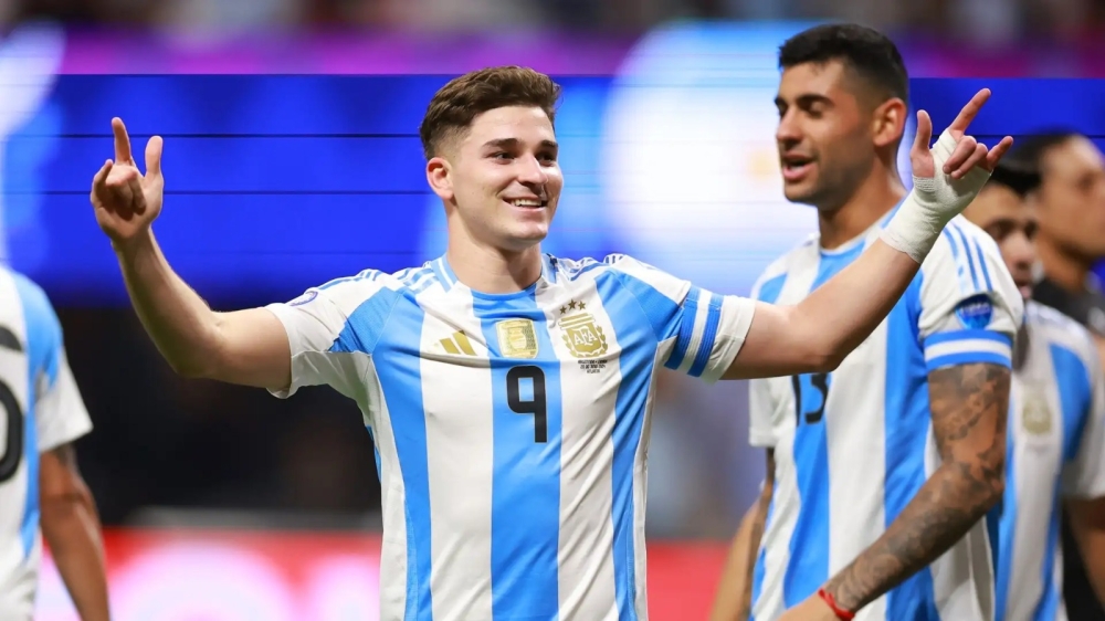 أتلتيكو يرفض بسخرية عرضا من ريال لضم خوليان ألفاريس مقابل 150 مليون يورو