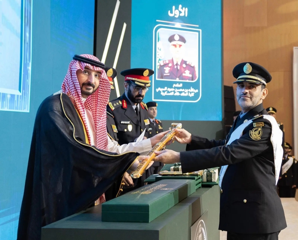 وزير الحرس الوطني يرعى تخريج 3 دفعات في كلية الملك عبدالله بن عبدالعزيز للقيادة والأركان - واس
