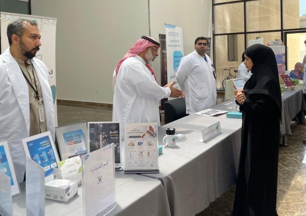 حملات توعوية وجولات ميدانية للتعريف بمخاطر التدخين في القطيف