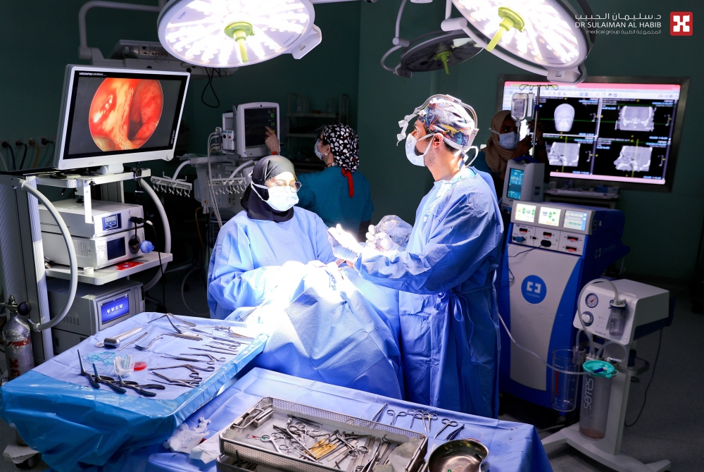 بمركز الجلدية والتجميل في مستشفى الدكتور سليمان الحبيب بالخب