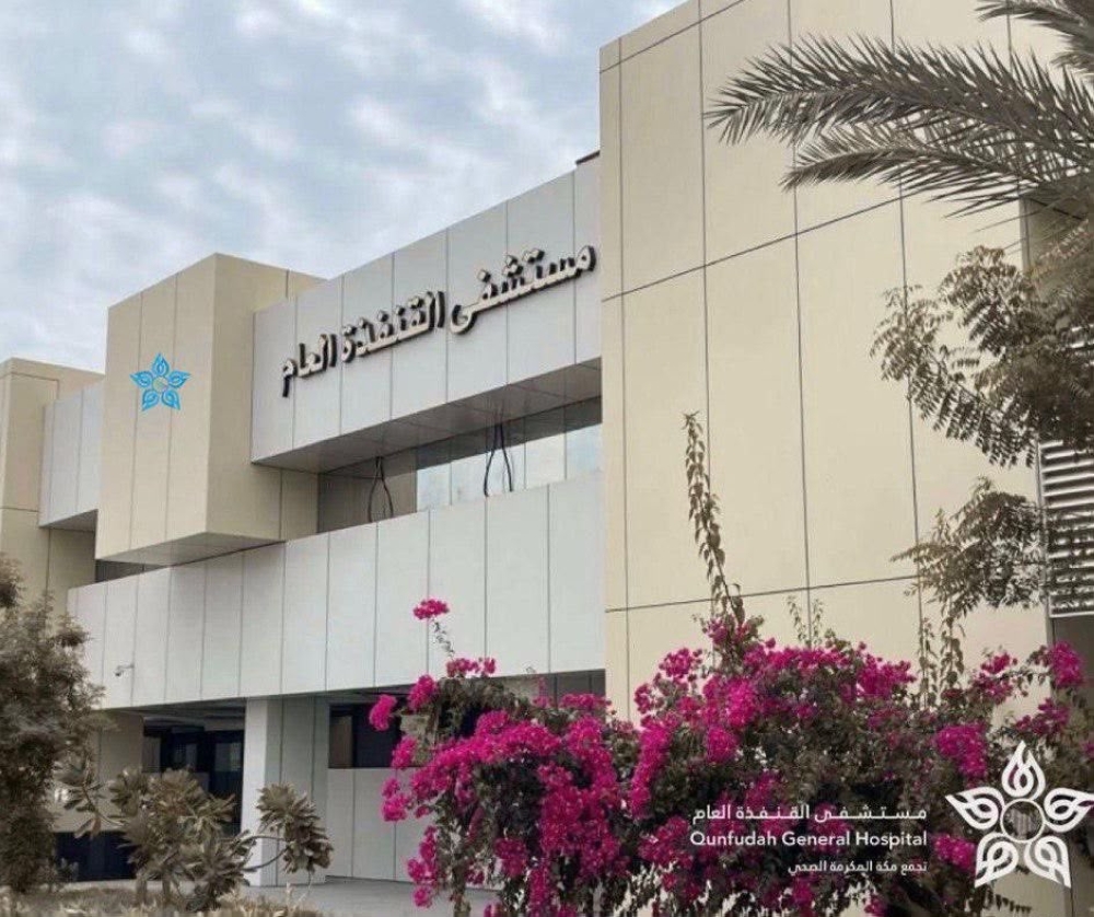 إنقاذ مقيم من الموت بعد صعقة كهربائية وسقوط من معدة ثقيلة با