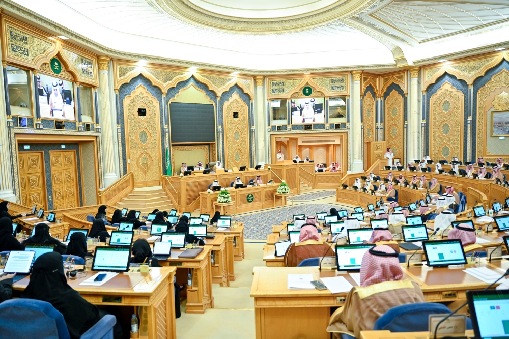 'الشورى' يطالب بتأهيل الكفاءات الوطنية في الفضاء والإعلام