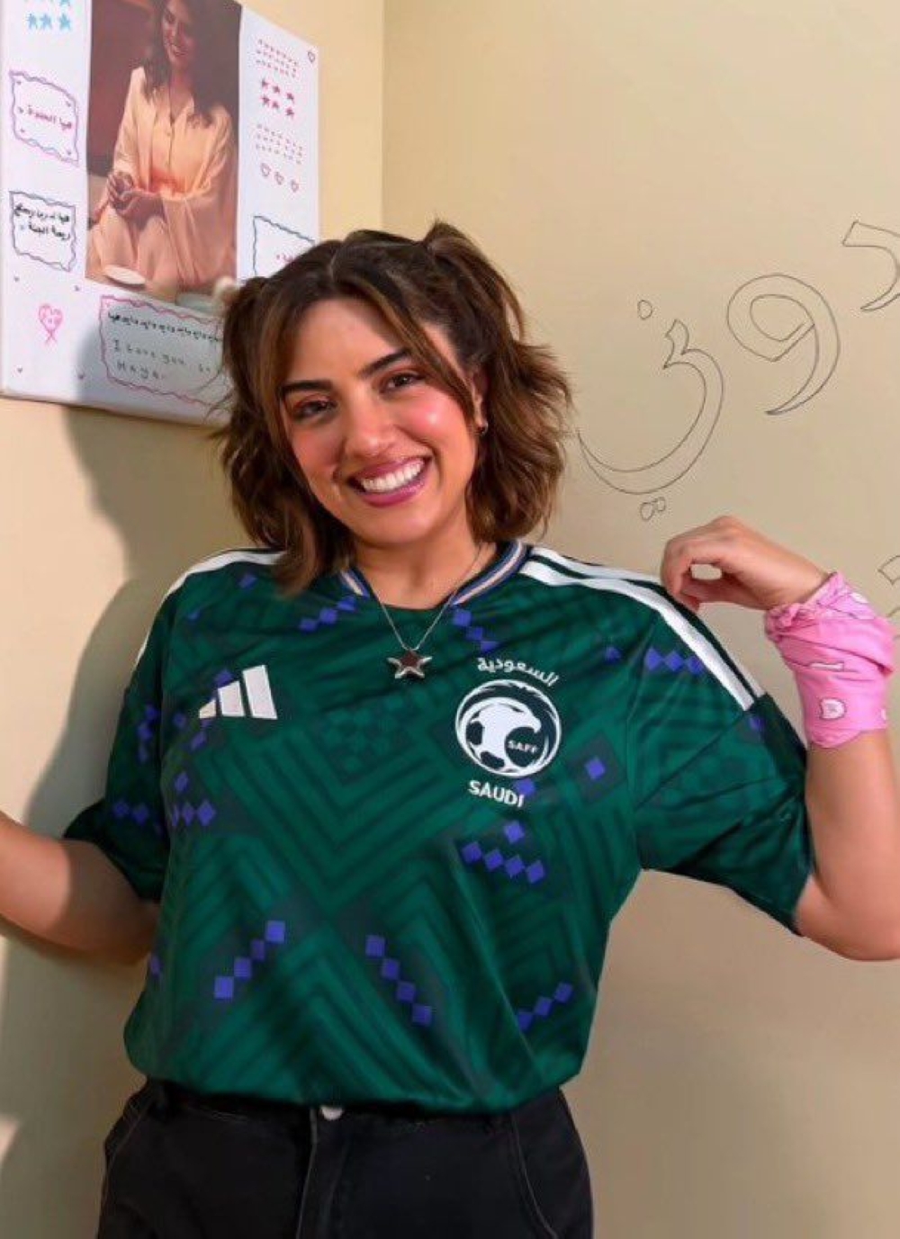 بقميص الأخضر.. هيا عبدالسلام تدعم المنتخب السعودي 