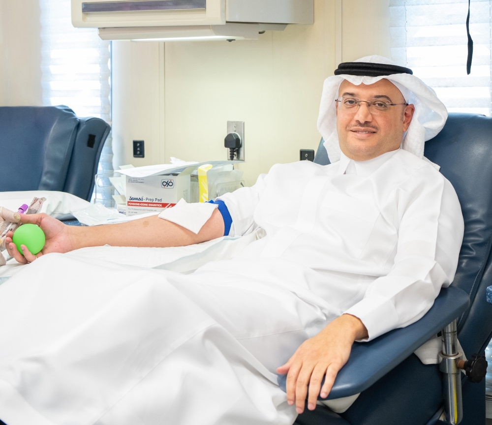 سمو محافظ الأحساء يشارك في حملة للتبرع بالدم بتنظيم هيئة التطوير

