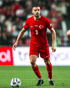 مريح ديميرال مدافع منتخب تركيا