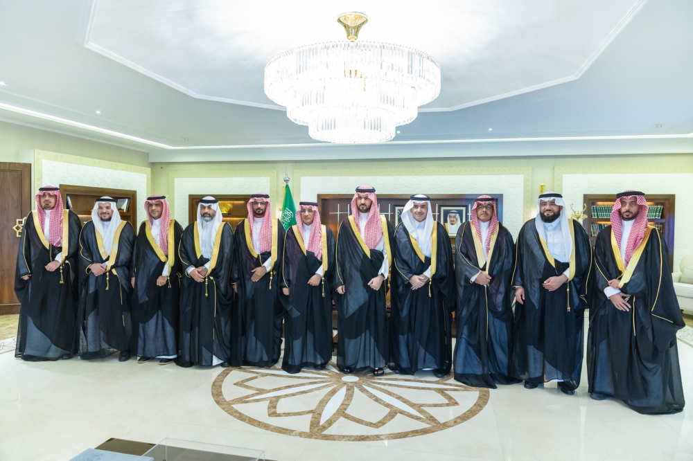 نائب أمير الشرقية يطّلع على أبرز إنجازات مطارات الدمام
