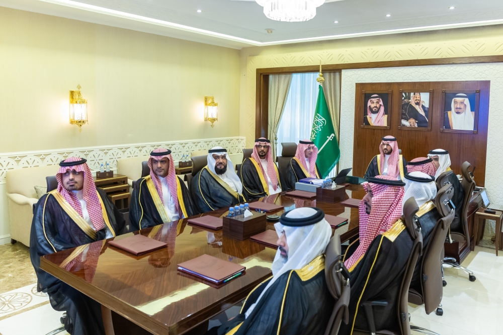 نائب أمير الشرقية يطّلع على أبرز إنجازات مطارات الدمام