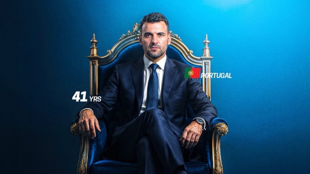 فلورا مدربًا للأخدود 