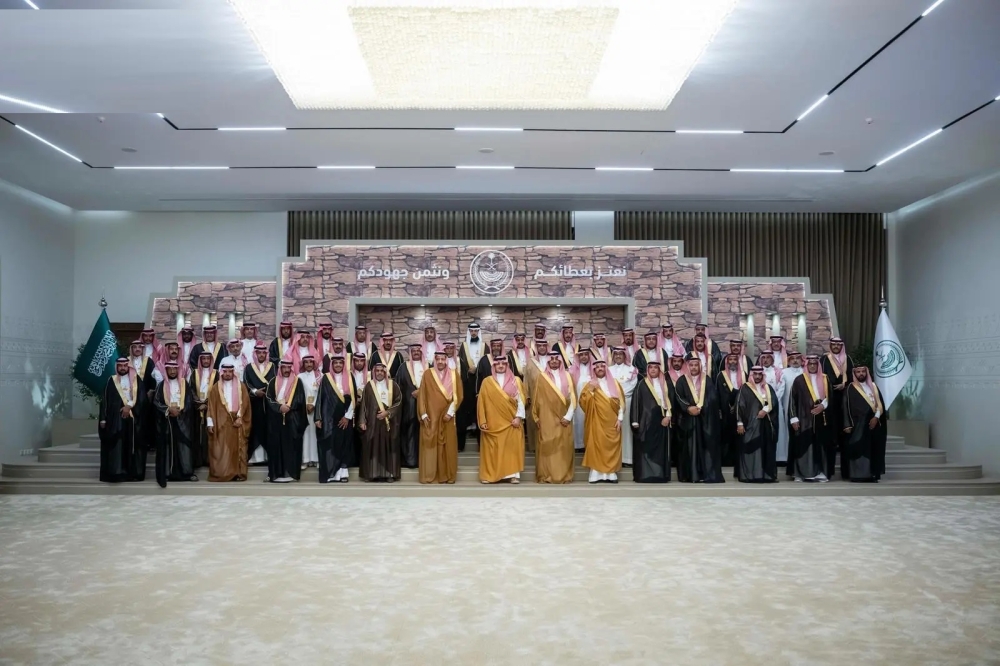وزير الداخلية يلتقي متقاعدي قطاعات الوزارة في الباحة 