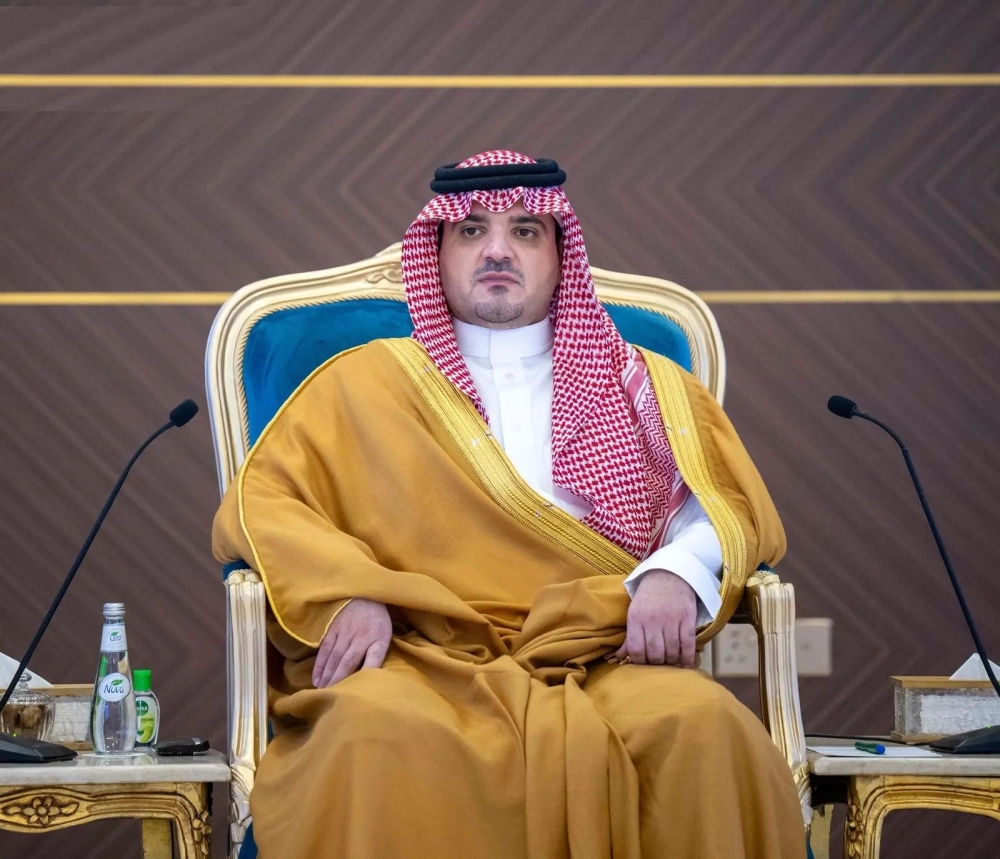 صور.. وزير الداخلية يلتقي أهالي الباحة وينقل لهم تحيات القيادة 