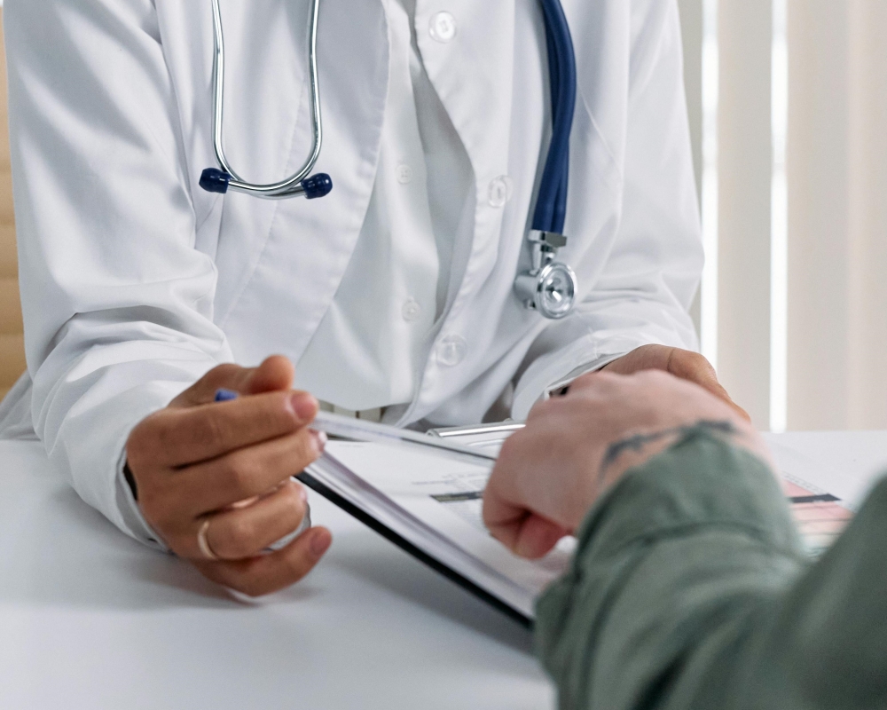 "التخصصات الصحية": الإخلال بأخلاقيات المهنة يعرّض الممارس للإجراءات النظامية - عاجل 