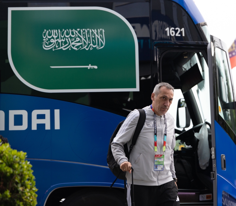 خطة الـ5 مدافعين.. عقدة مزمنة تطارد المنتخب السعودي.. من مانشيني إلى رينارد ودونيس والنتيجة واحدة