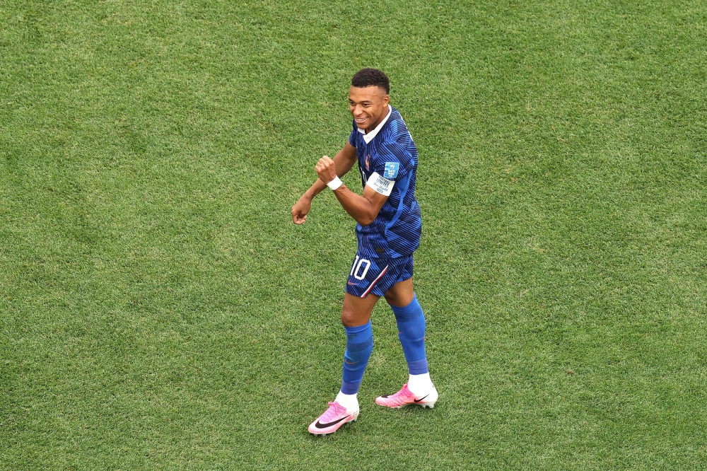 مبابي يطارد ميسي في كأس العالم.. ويصبح الهداف التاريخي لفرنسا بعد هدفه أمام العراق