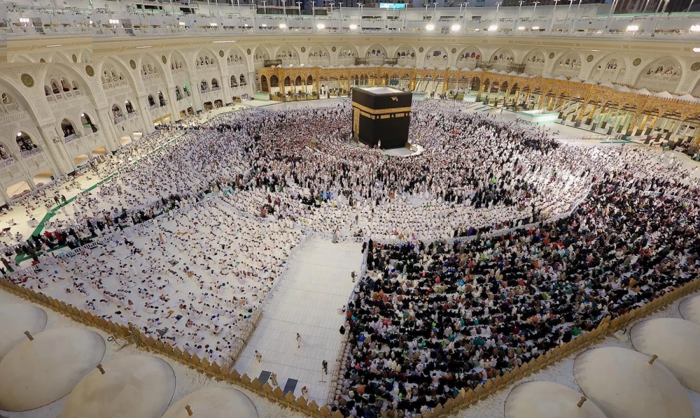 النساء صباحًا والرجال مساء.. مواعيد دخول حِجر إسماعيل 