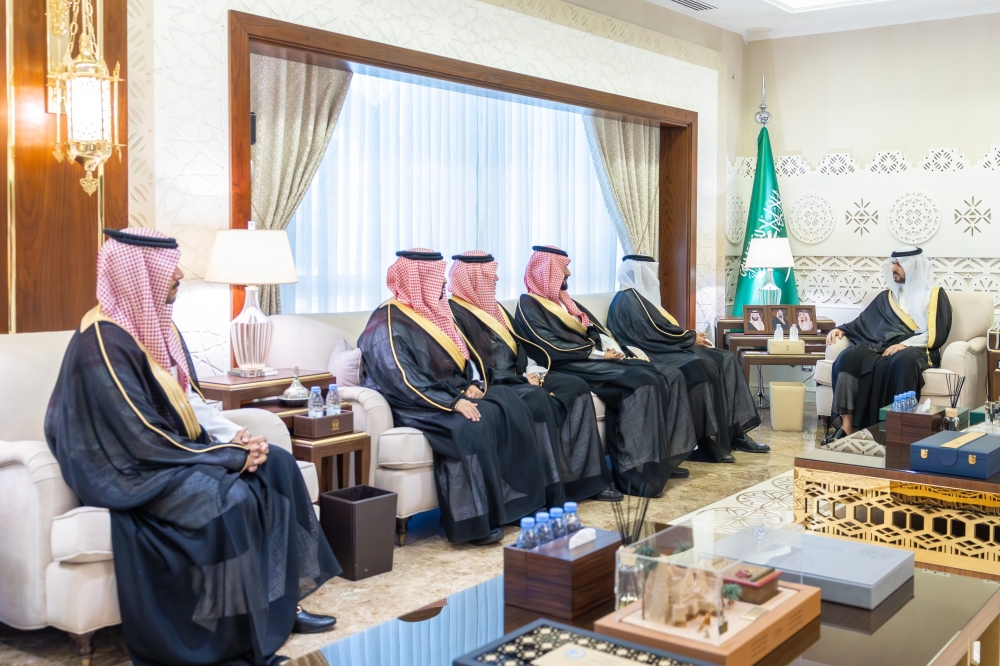 نائب أمير الشرقية يطلع على التقرير السنوي لفرع وزارة النقل والخدمات اللوجستية بالمنطقة