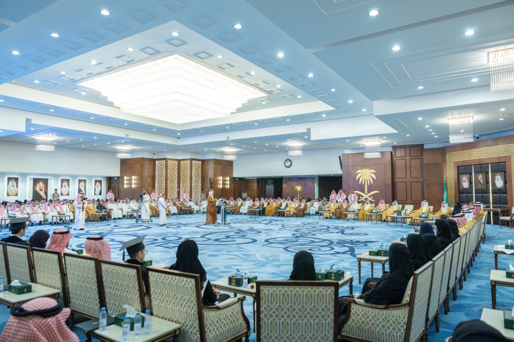 أمير الشرقية يرعى تخريج أول دفعة دبلومات للتأهيل والتدخل المبكر ويدشّن فرع شمعة التوحد بالقطيف