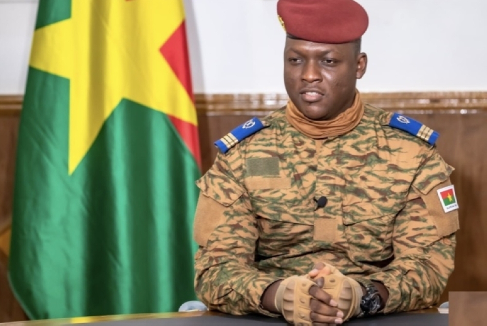 إبراهيم تراوري قائد المجلس العسكري في بوركينا فاسو - موقع Jeune Afrique