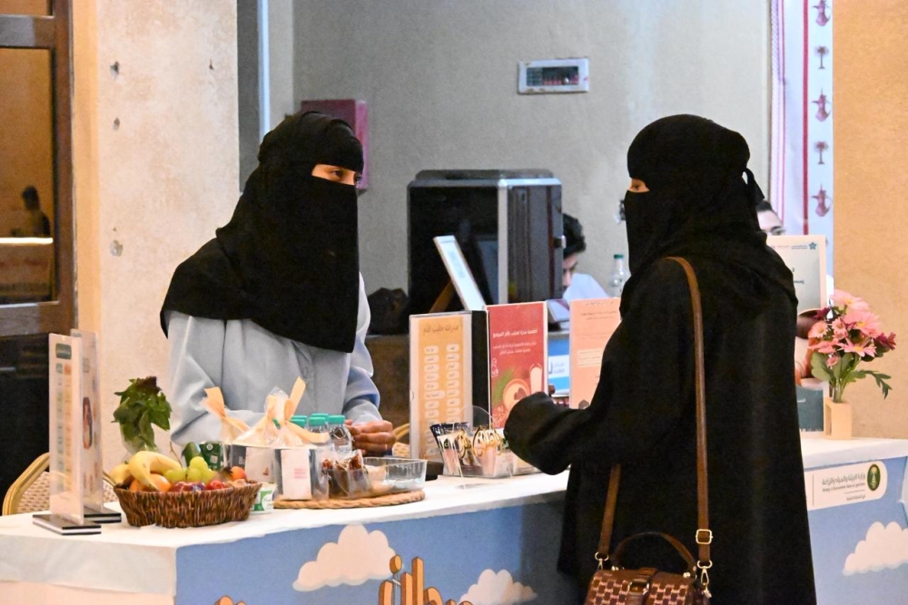 الأولى بالقطيف.. عيادة تخصصية تتابع الحوامل عبر «الواتساب» لمدة عامين 
