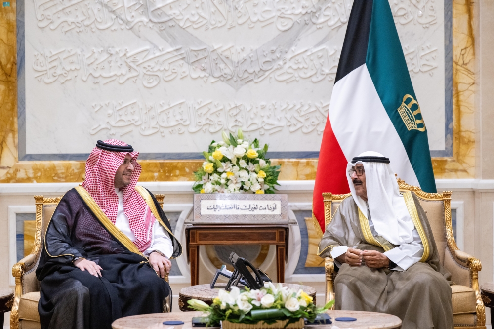 أمير الكويت يستقبل الأمير تركي بن محمد بن فهد 