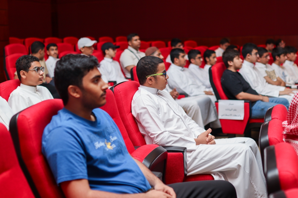 برنامج إثرائي يقود 180 طالباً إلى الابتكار في الذكاء الاصطناعي والتقنية بالدمام