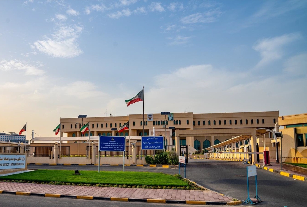 الكويت: خروج عدد من خطوط الكهرباء جراء شظايا الهجمات الإيرانية 