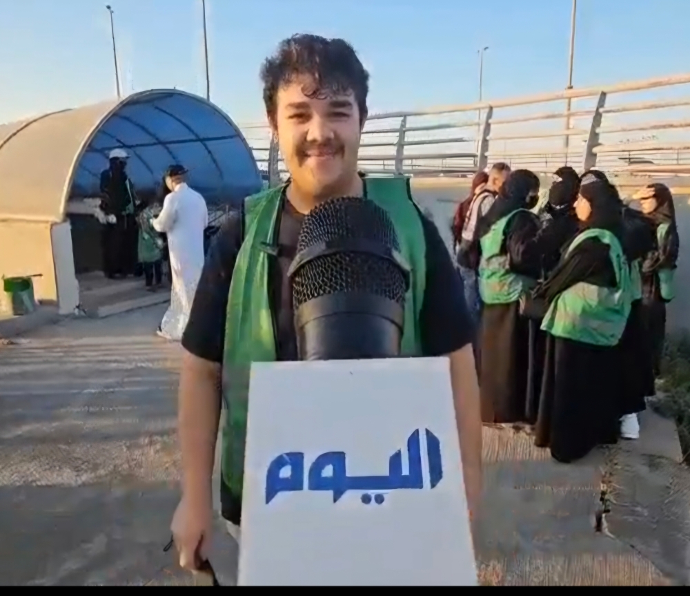 45 متطوعاً يزيلون كتابات عشوائية بنفق مشاة بالقطيف بطول 350 متراً