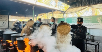 استفاد منها 24,500 فرد.. مركز الملك سلمان يوزع وجبات ساخنة في غزة