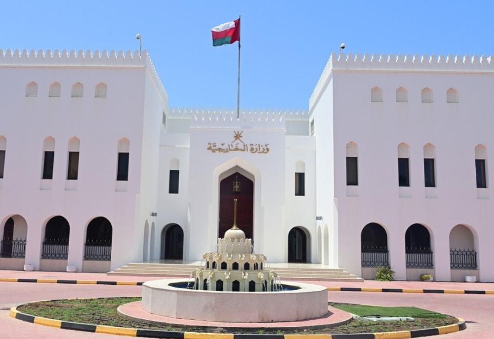 بعد الاعتداء على أراضيها.. سلطنة عُمان تستدعي السفير الإيراني