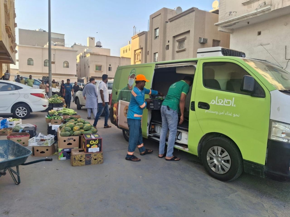 ضبط 921 منشأة تجارية مخالفة للاشتراطات البلدية بالشرقية