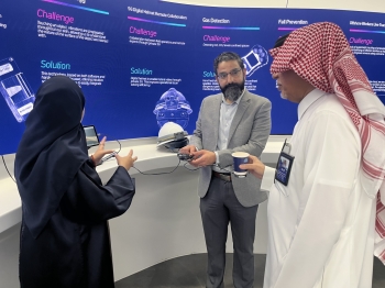 جانب من زيارة رئيس تحرير صحيفة «اليوم» إلى مختبر «سيل»، برفقة مدير المختبر الأستاذ محمد جلالي، ومشرفة التواصل والشراكات الأستاذة ماريا المرهون.
