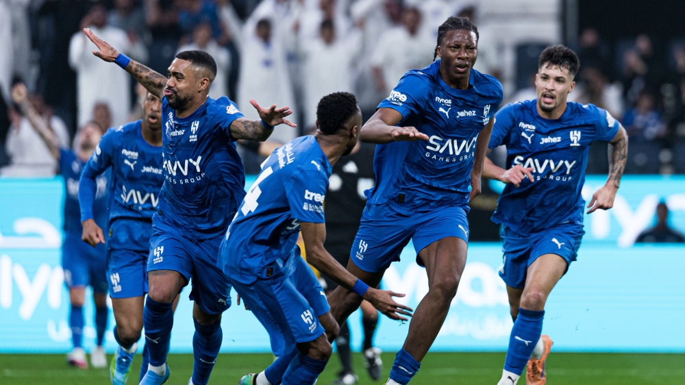 قرار في الهلال بشأن تدعيم مركز الظهير الأيمن