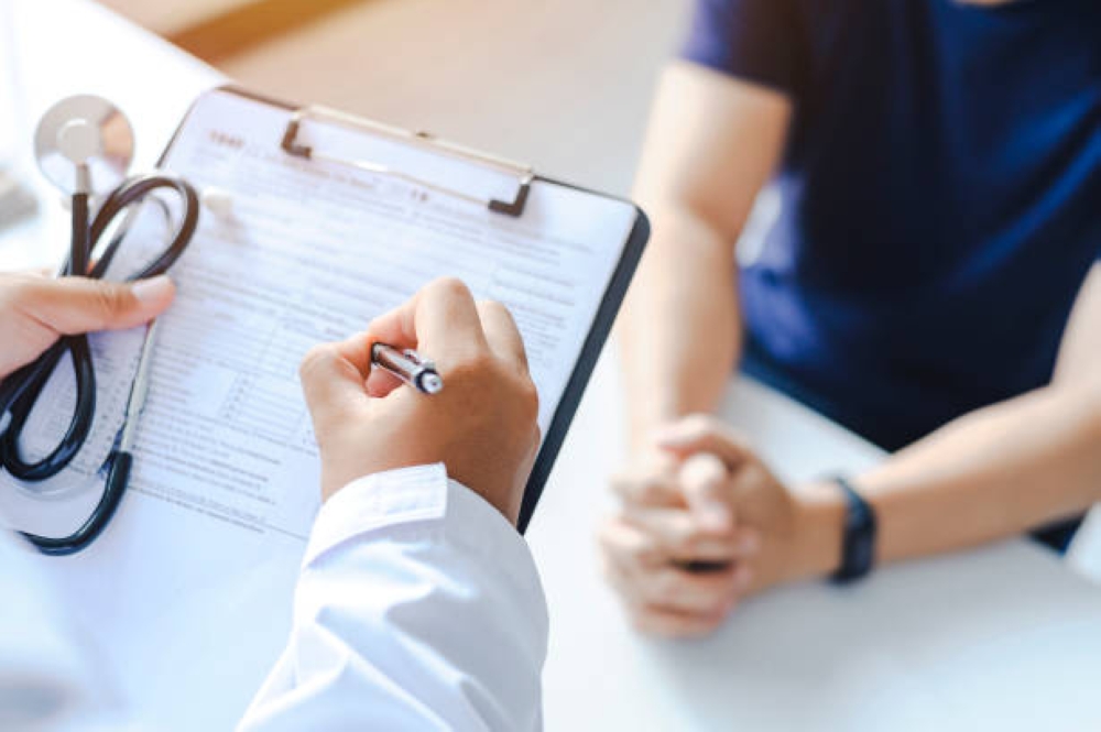 6 منافع إلزامية تقدم لمستفيدي وثيقة الضمان الصحي