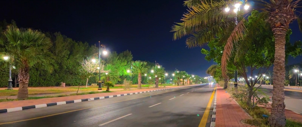 163 عمود إنارة ديكورية تعزز المشهد الحضري في رأس تنورة
