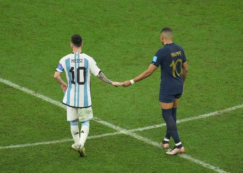 ميسي يترقب.. ومبابي وكين يطاردان لقب هداف كأس العالم