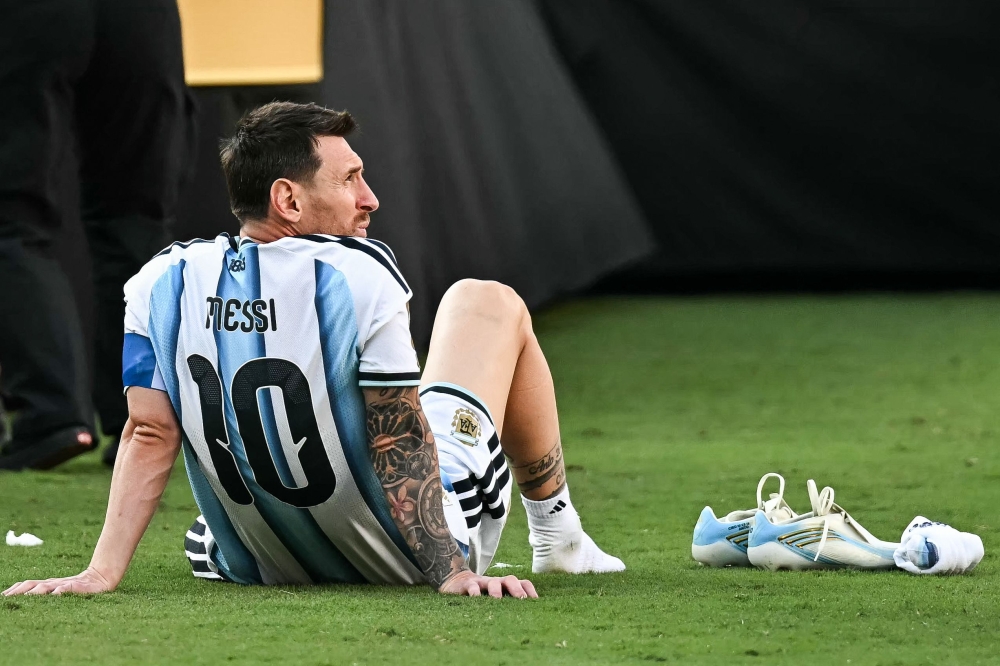 الحلم يتبخر.. ميسي يخسر الكأس وأربع جوائز