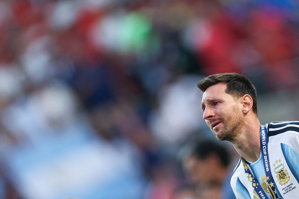دموع ميسي تتصدر الصحف الأرجنتينية بعد خسارة نهائي كأس العالم أمام إسبانيا