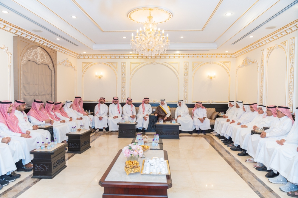 أمير المنطقة الشرقية يقدم التعازي لأسرة الضبيب