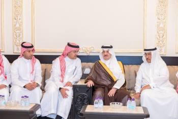 أمير المنطقة الشرقية يقدم التعازي لأسرة الضبيب 
