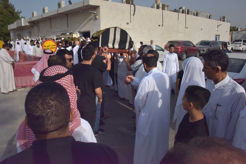 القطيف تودع طفلين توفيا اختناقًا بحريق شقة في 