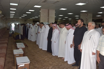 شاهد.. القطيف تودع طفلين توفيا اختناقًا بحريق شقة في 