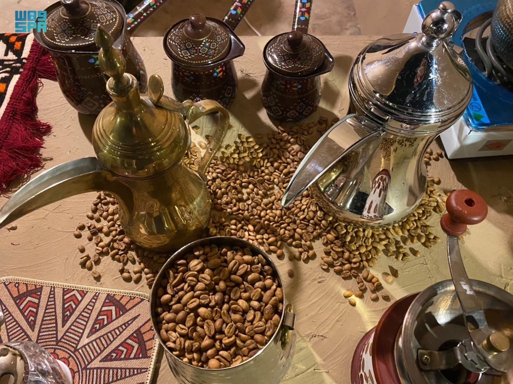 تحمل القهوة العربية مكانة استثنائية في الموروث السعودي