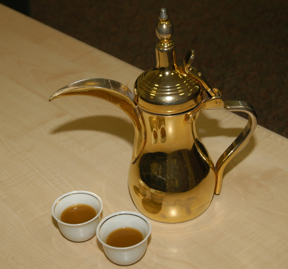 تحمل القهوة العربية مكانة استثنائية في الموروث السعودي