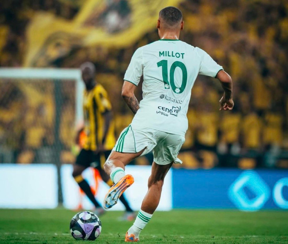 عاجل.. الأهلي يبحث رحيل إينزو ميو والتعاقد مع كونيه