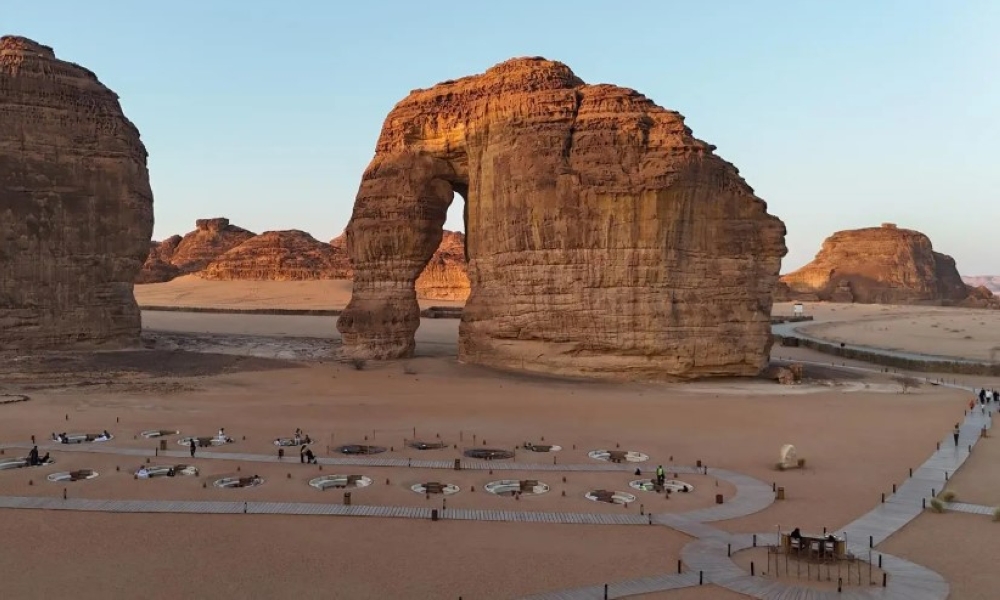 صخرة الفيل بالعلا.. تجربة سياحية متكاملة في أحضان الطبيعة - واس