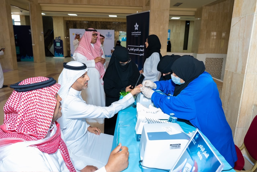 فحوصات طبية وتوعية بمخاطر التهاب الكبد في أمانة الشرقية
