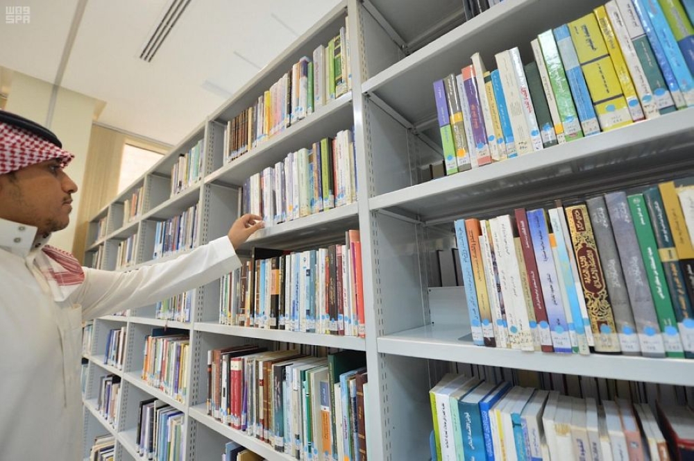 مجموعة متميزة من الكتب العربية والعالمية النادرة