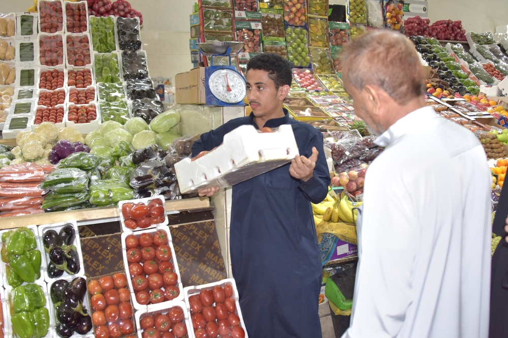 وفرة المعروض تهبط بأسعار الخضار وتضاعف الإقبال بالسوق المركزي
